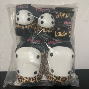 NWOT Moxi Leopard Roller Skating Super Six Pack Pads Size S/M